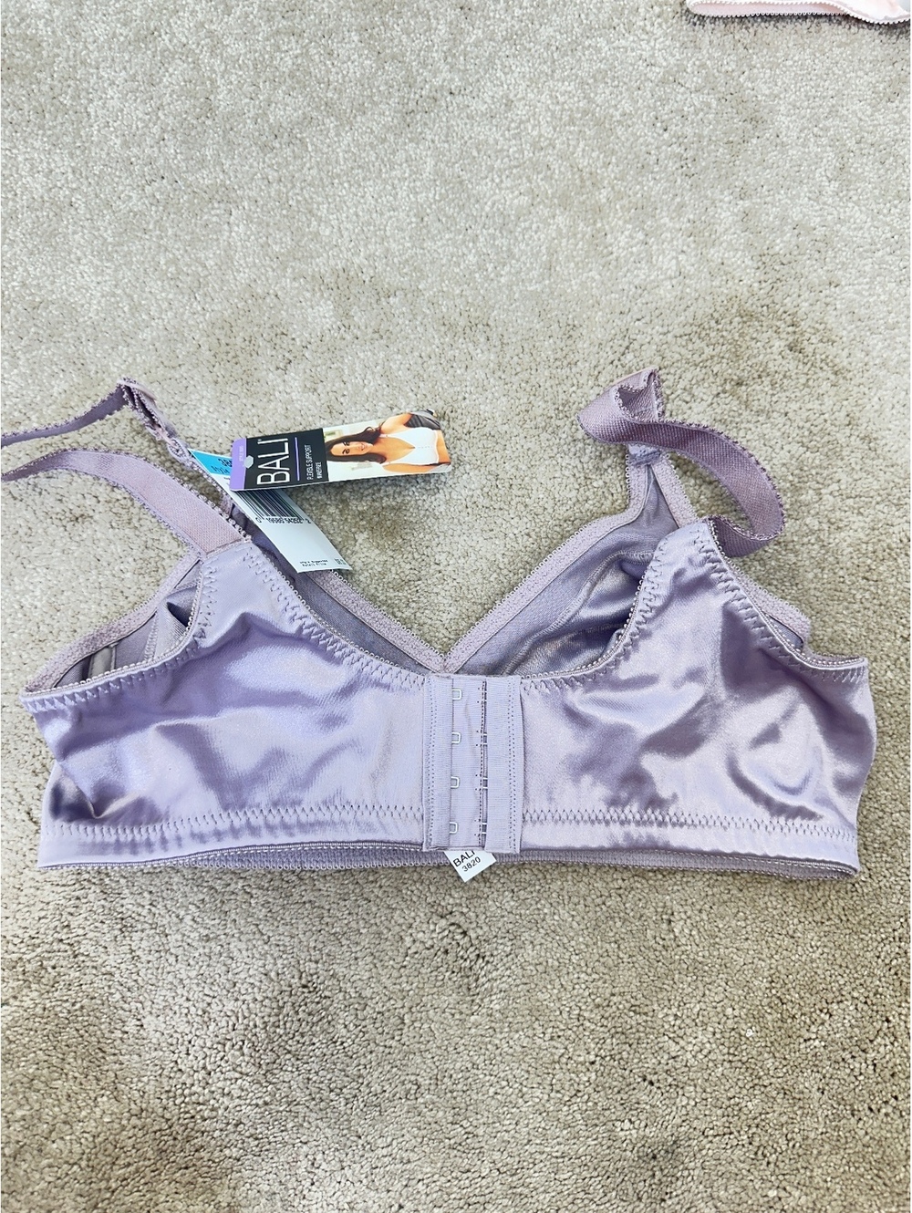 Four New Bali Bras 38C Wire Free Adjustable Strap Hook & Eye Back Cool Comfort - Picture 3 of 15